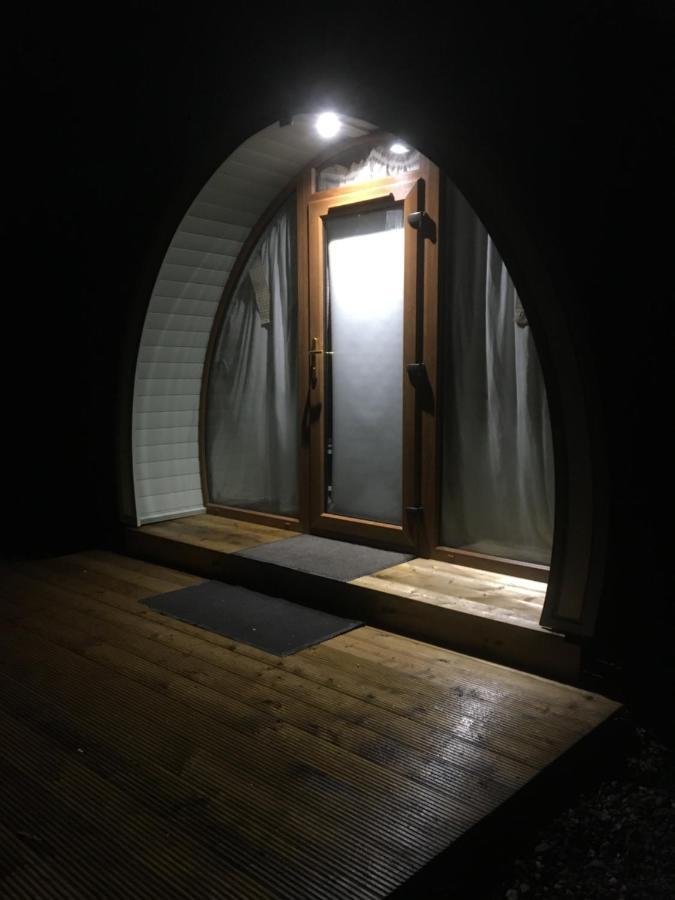 ホテル Orchard Luxe Glamping Pod ダンガノン エクステリア 写真