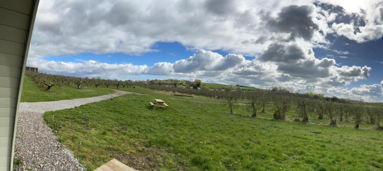 ホテル Orchard Luxe Glamping Pod ダンガノン エクステリア 写真